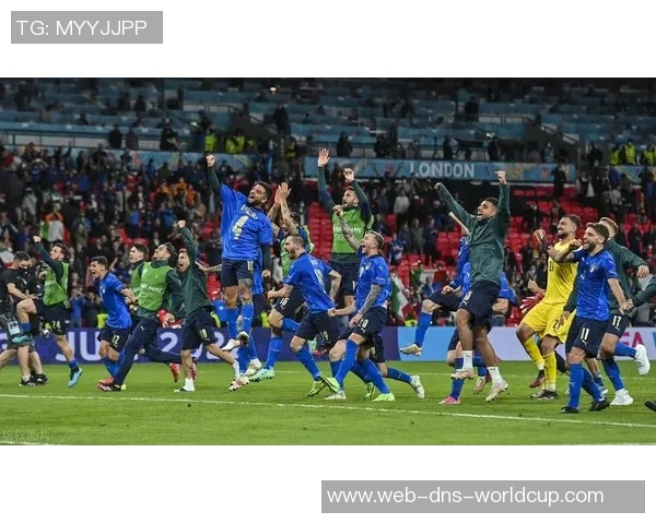 意大利队在欧洲杯点球大战中逆转胜利的精彩瞬间与背后故事